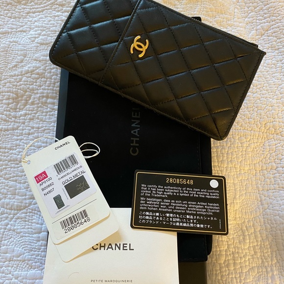 NEW 2019 CHANEL MATELASSE LAMBSKIN BLACK WALLET - Picture 6 of 6